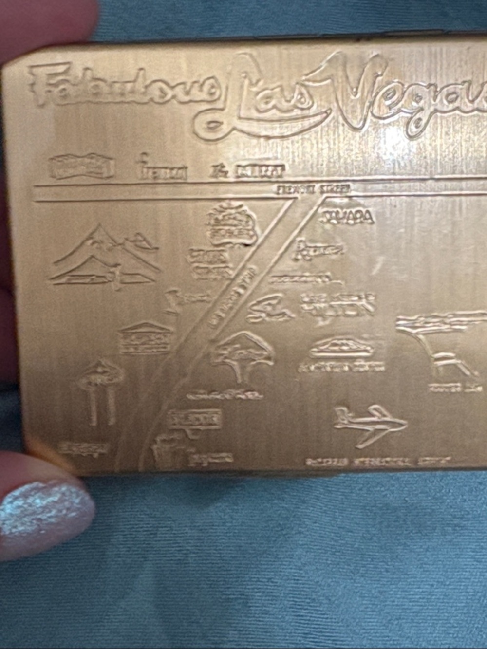 Vintage Las Vegas Embossed Souvenir Compact - Gold Tone - Picture 5 of 5